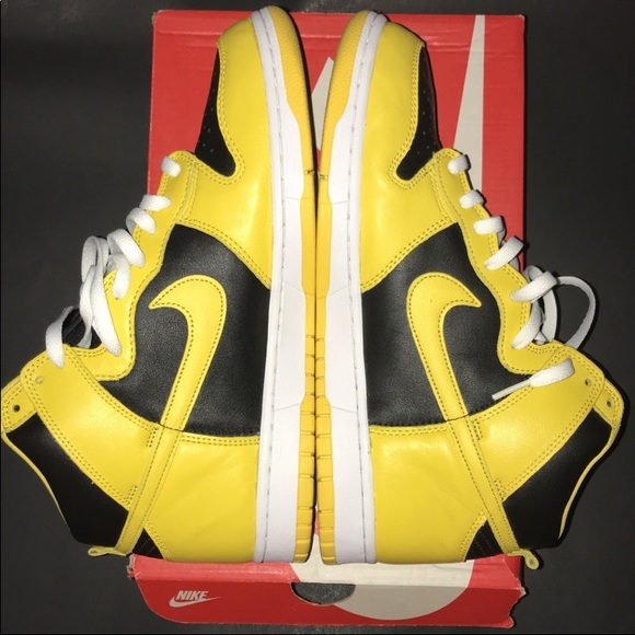 Nike Dunk Iowa with GOAT Verification - Picture 2 of 7